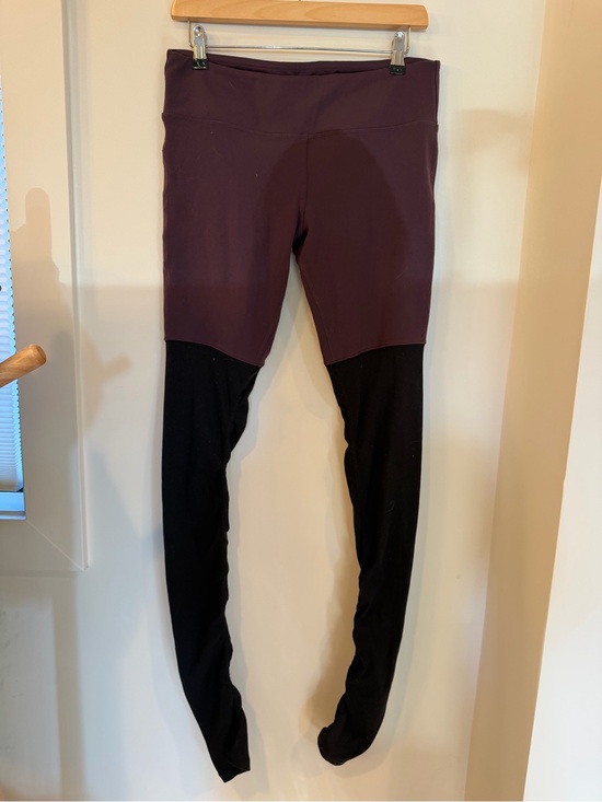 ALO Yoga Pants - ALO Yoga color block Leggings in Plum and black size L